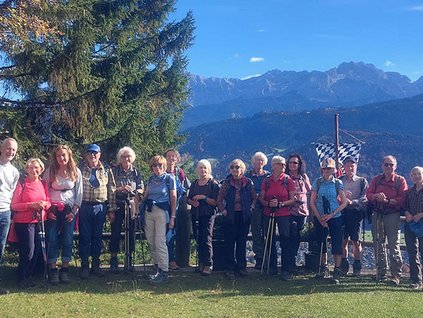 Seniorenbörse: vielseitiges Angebot für Senior:innen – hier bei einer Wanderung